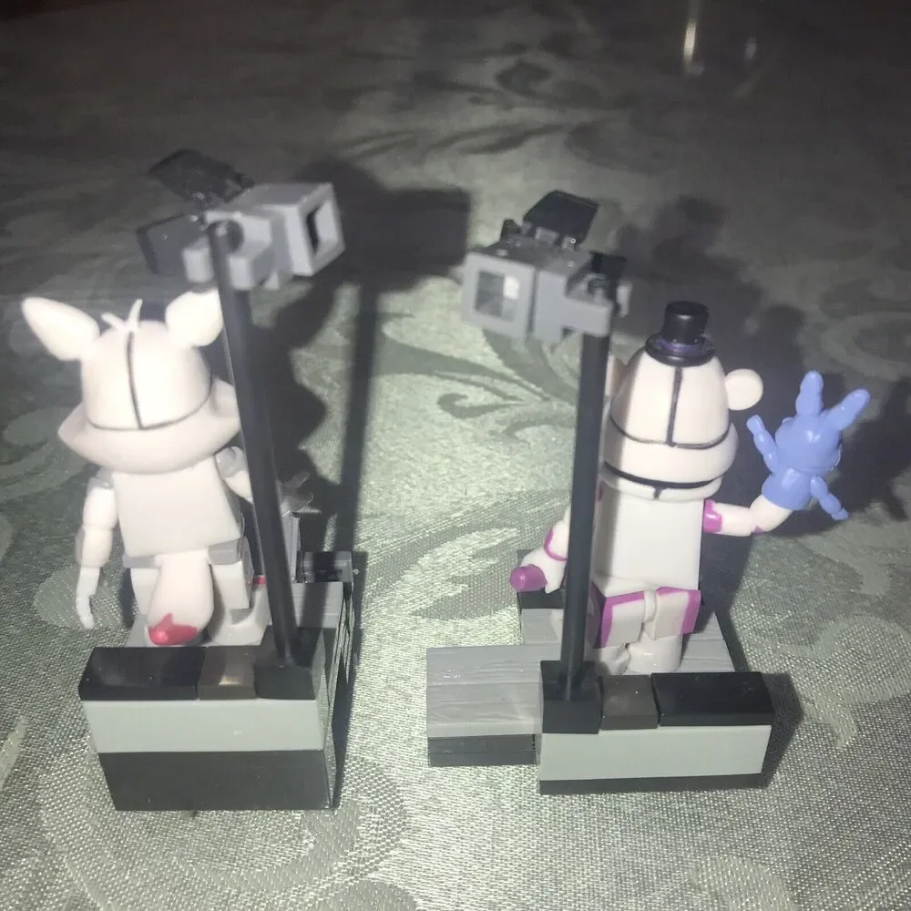 McFarlane Five Nights at Freddy's Spotlight Stage Left Foxy & Freddy Replacement